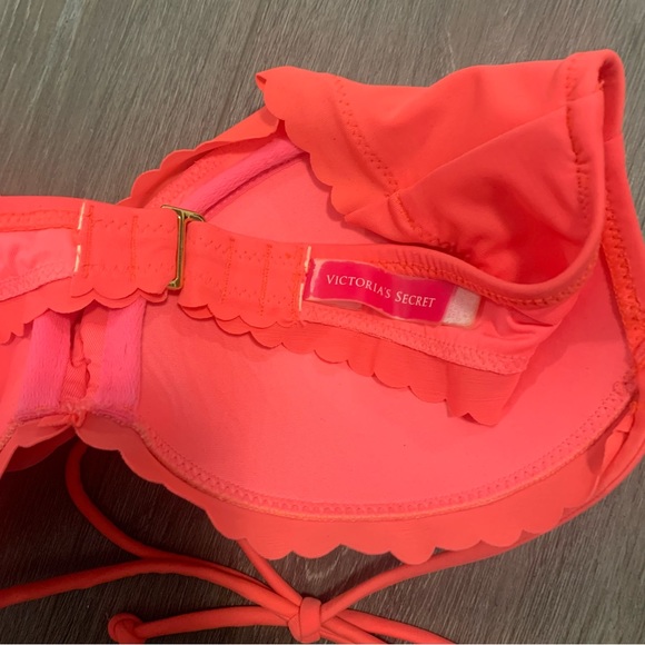 VICTORIA SECRET CORAL SCALOP BIKINI TOP 34B - Picture 3 of 3